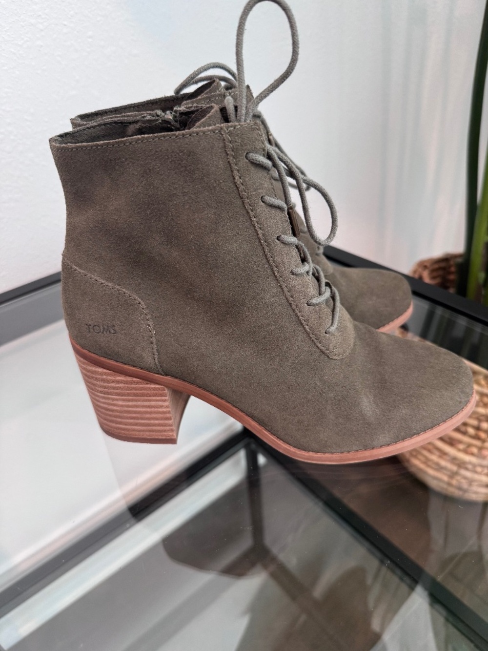 TOMS Women’s Olive Green Suede Evelyn Lace-Up Bootie Size 8